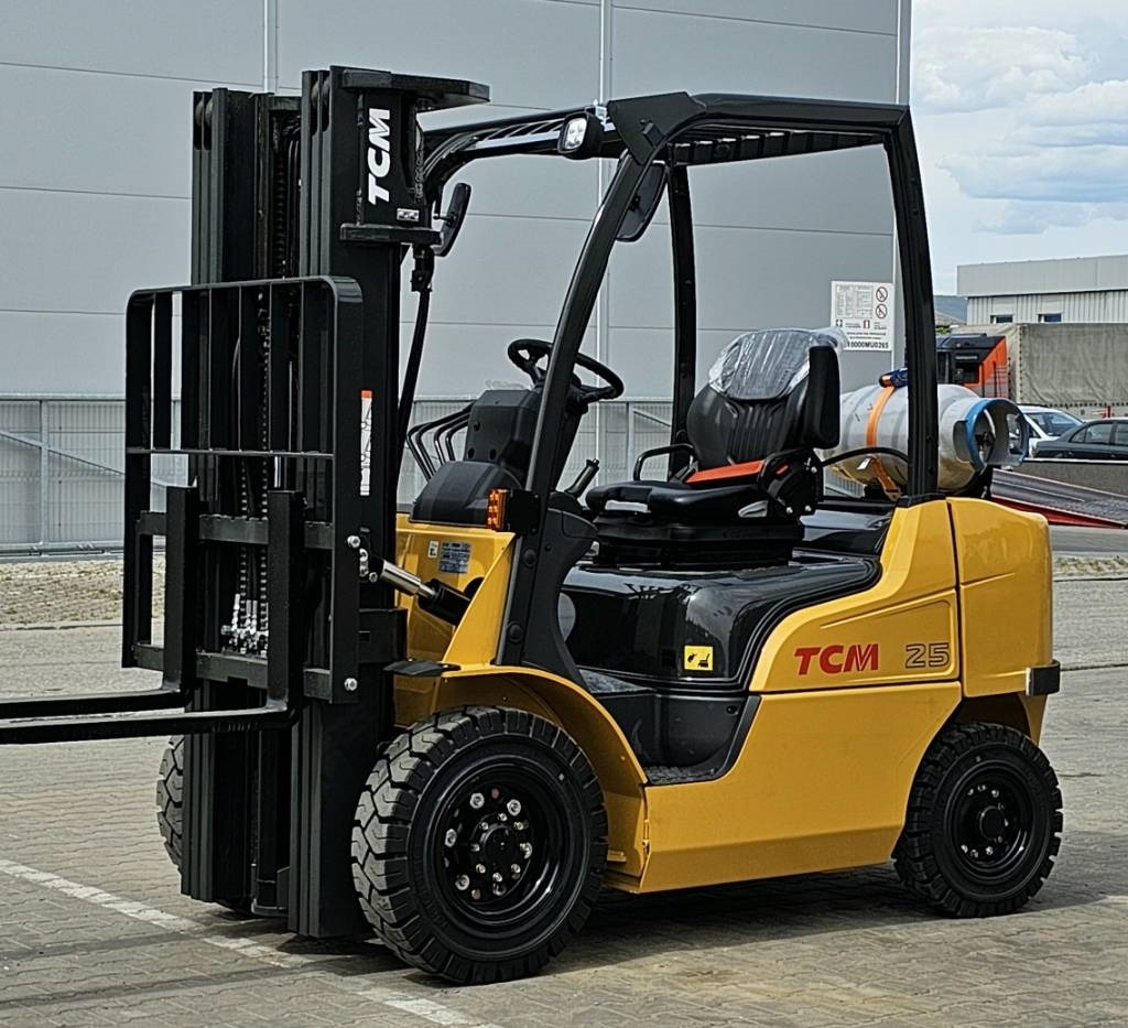 TCM FGE25-E2 UNUSED TRIPLEX 4700mm  - Газовый погрузчик: фото 1 TCM FGE25-E2 UNUSED TRIPLEX 4700mm  - Газовый погрузчик: фото 1