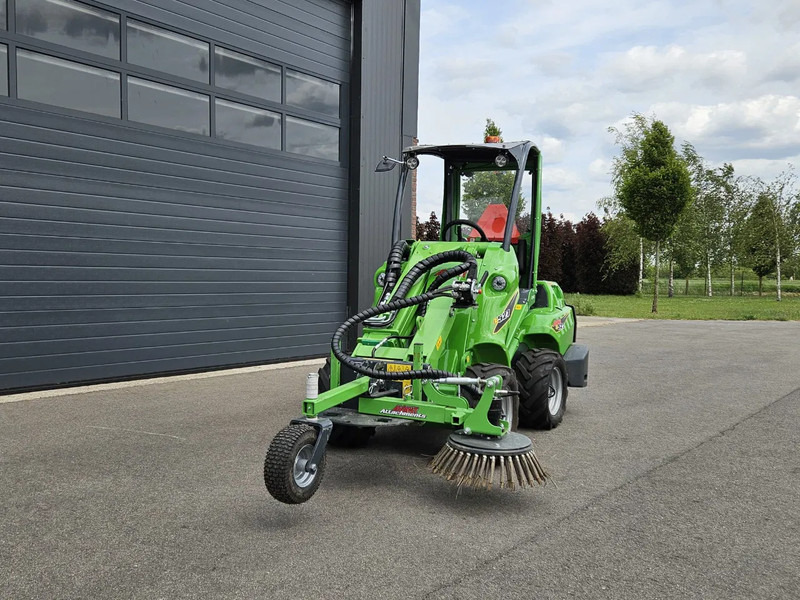 Гусеничный мини-погрузчик Avant E527 Rental mini-shovel: фото 8 Гусеничный мини-погрузчик Avant E527 Rental mini-shovel: фото 8