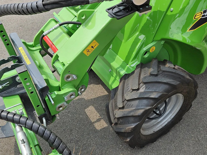 Гусеничный мини-погрузчик Avant E527 Rental mini-shovel: фото 18 Гусеничный мини-погрузчик Avant E527 Rental mini-shovel: фото 18