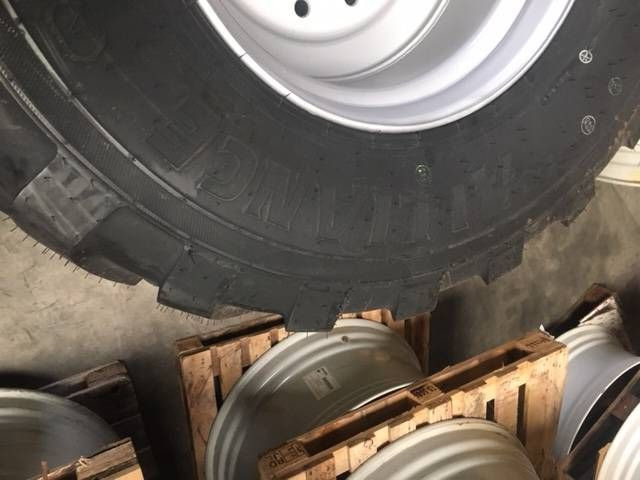 BKT 650/55 R26.5 BKT FL 630 op velg - Шины и диски для Сельскохозяйственной техники: фото 2 BKT 650/55 R26.5 BKT FL 630 op velg - Шины и диски для Сельскохозяйственной техники: фото 2