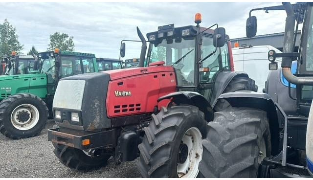 Valtra Valmet 8450, Voorasvering! - Трактор: фото 2 Valtra Valmet 8450, Voorasvering! - Трактор: фото 2