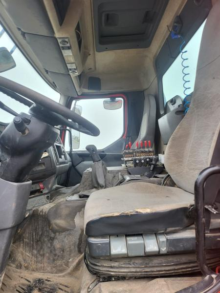 Фото интерьера 1: Крюковой мультилифт Renault Kerax 420 DCI