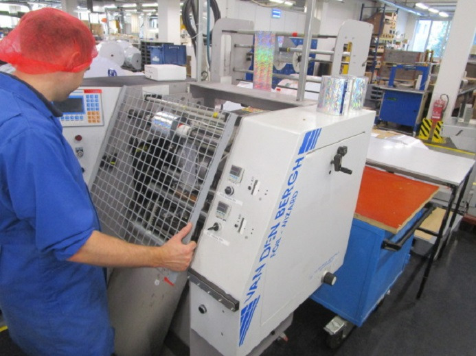 VAN DEN BERGH FOIL-WIZARD (Heissfolienprägung)  INKL. ROLLENABWICKLER HUNKELER - Печатное оборудование: фото 2 VAN DEN BERGH FOIL-WIZARD (Heissfolienprägung)  INKL. ROLLENABWICKLER HUNKELER - Печатное оборудование: фото 2