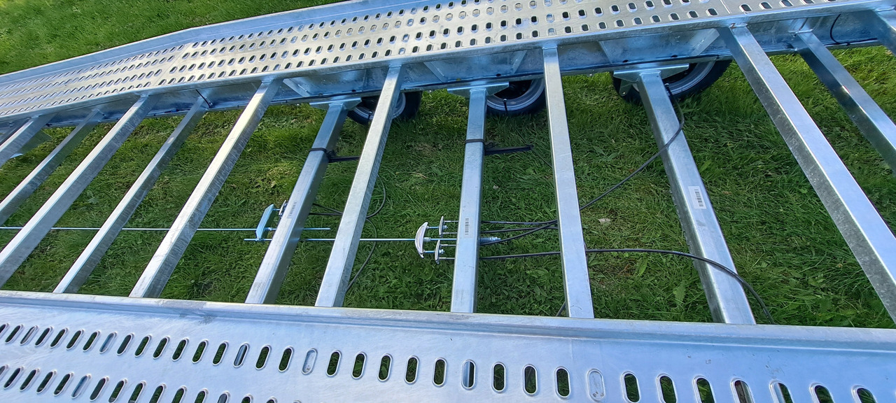 Новый Прицеп-автовоз LAWETA Z NAJAZDAMI NA 2 AUTA 8,5x2M DMC 3500, 3 OSIE / CAR TRANSPORTER WITH RAMPS FOR 2 CARS 8.5x2M DMC 3500, 3 AXLES: фото 10