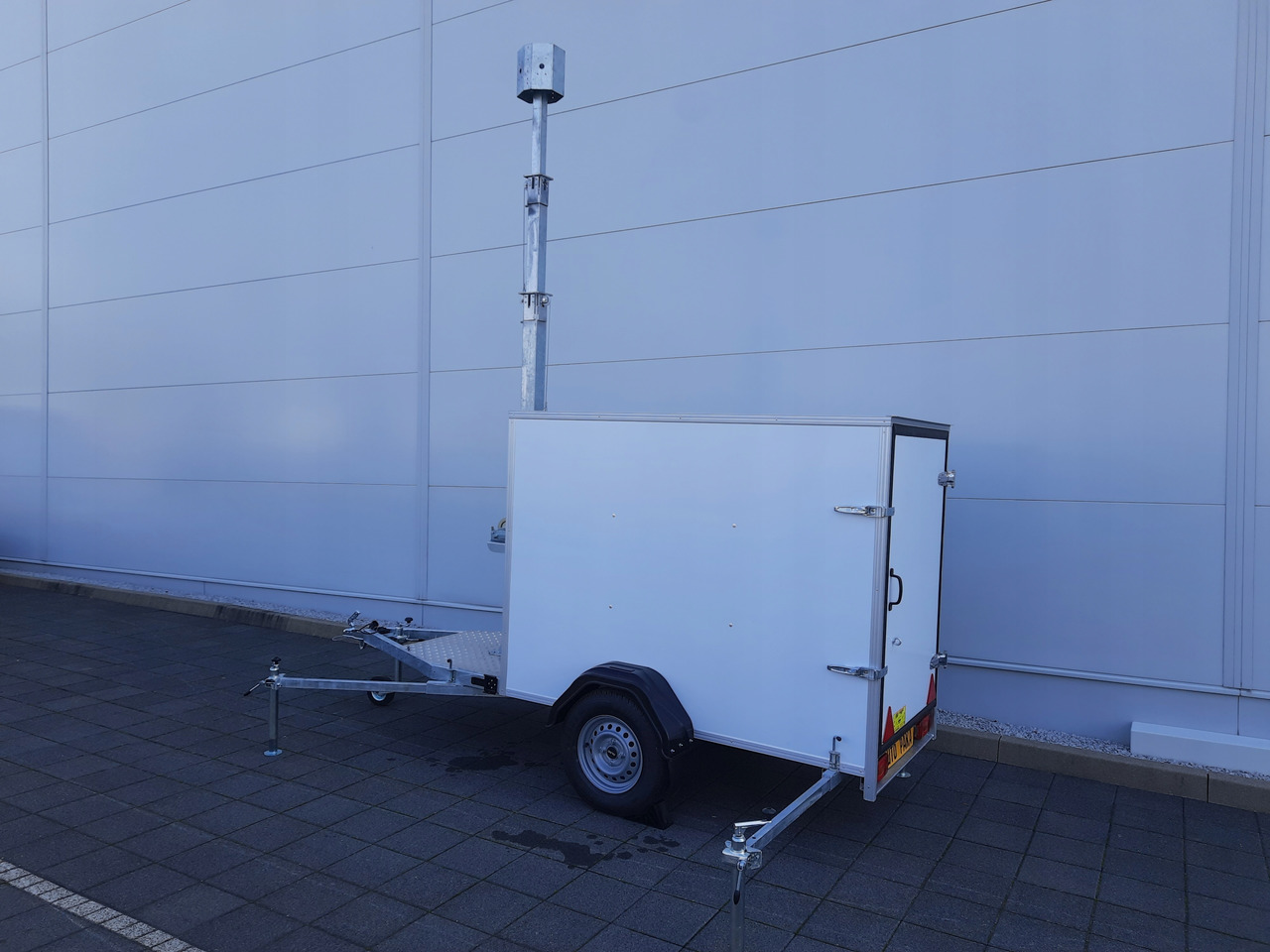 PRZYCZEPA Z MASZTEM TELESKOPOWYM DO MONITORINGU / TRAILER WITH TELESCOPIC MAST FOR MONITORING - Прицеп-фургон: фото 3 PRZYCZEPA Z MASZTEM TELESKOPOWYM DO MONITORINGU / TRAILER WITH TELESCOPIC MAST FOR MONITORING - Прицеп-фургон: фото 3