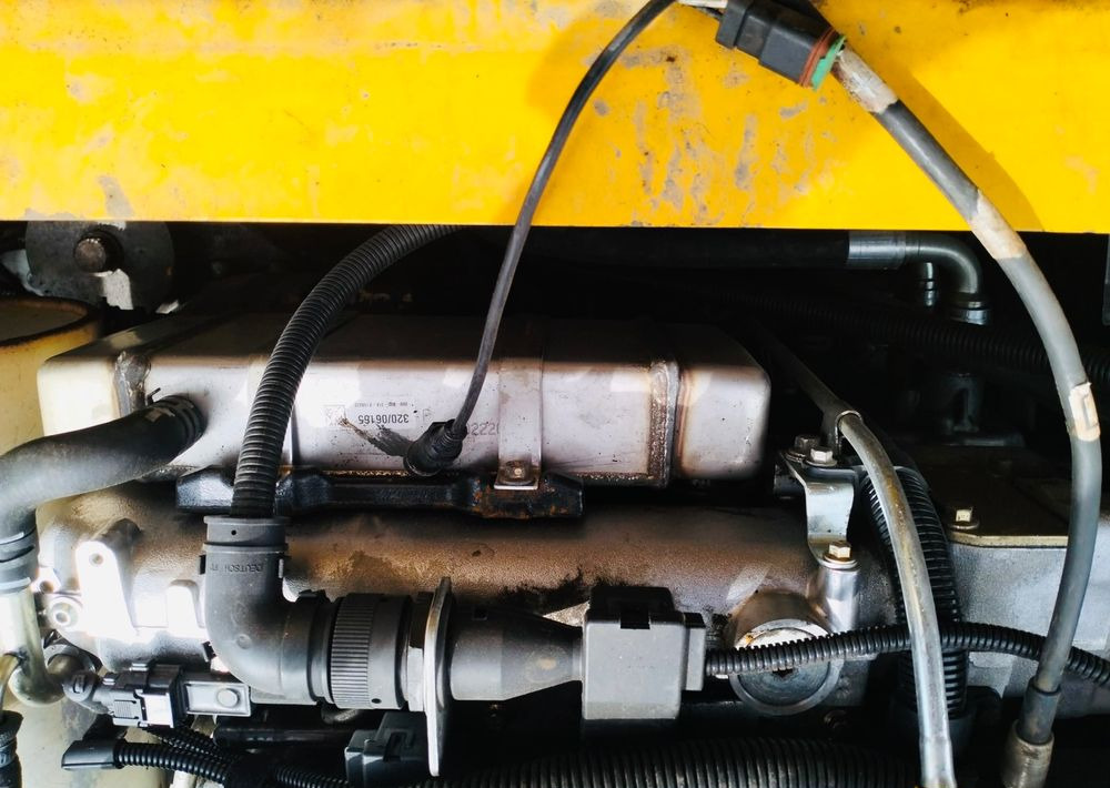 Гусеничный экскаватор JCB JS 220 LC+: фото 8