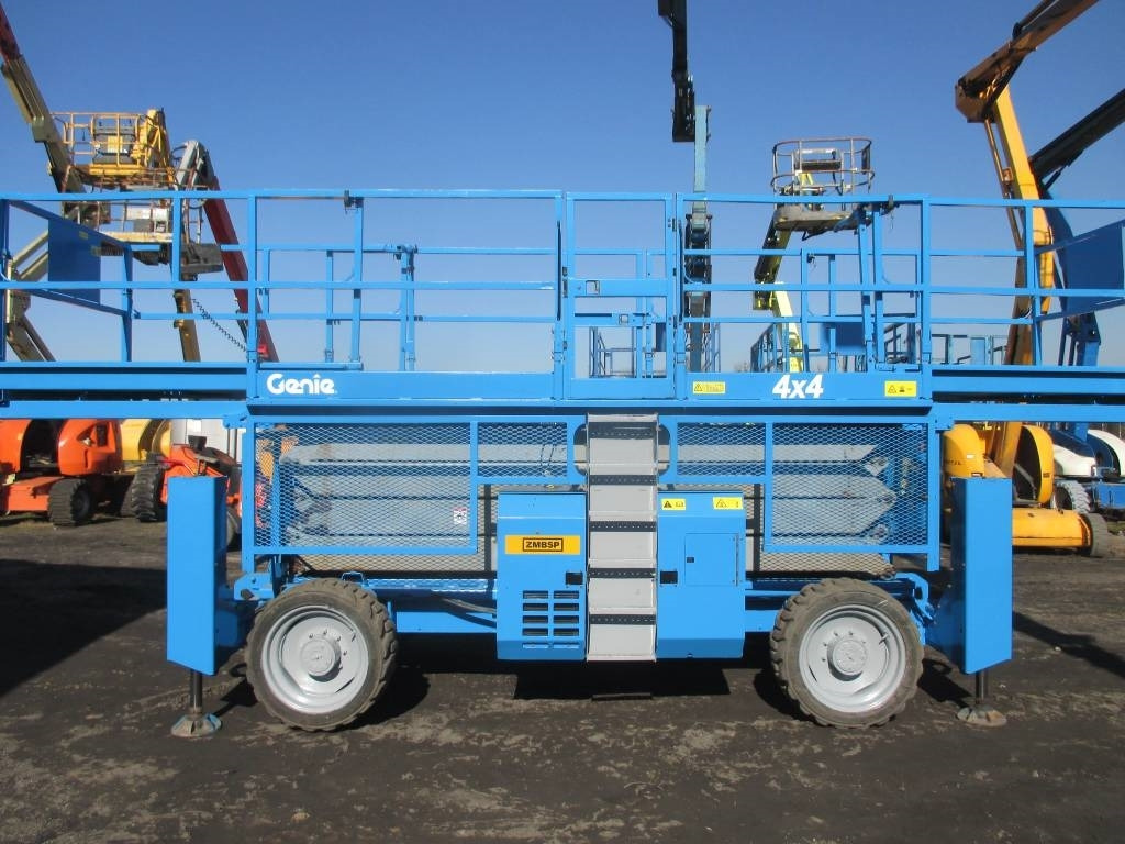 Ножничный подъемник Genie GS 4390 RT: фото 1