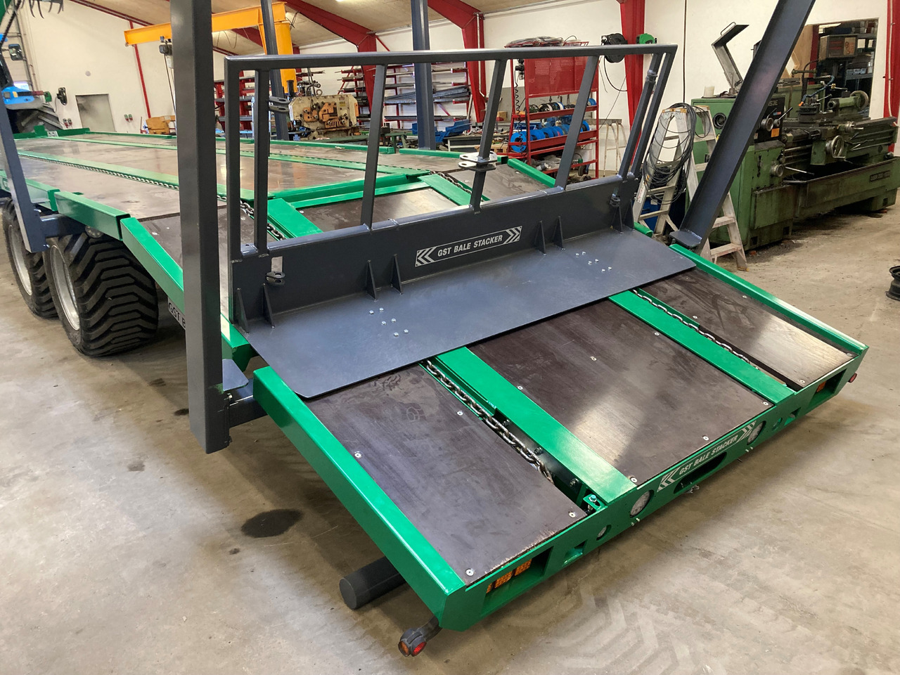 Самозагружающийся прицеп GST BALE STACKER: фото 9