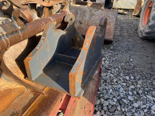 Platine à boulonner mecalac Connect - Сцепное устройство: фото 3 Platine à boulonner mecalac Connect - Сцепное устройство: фото 3