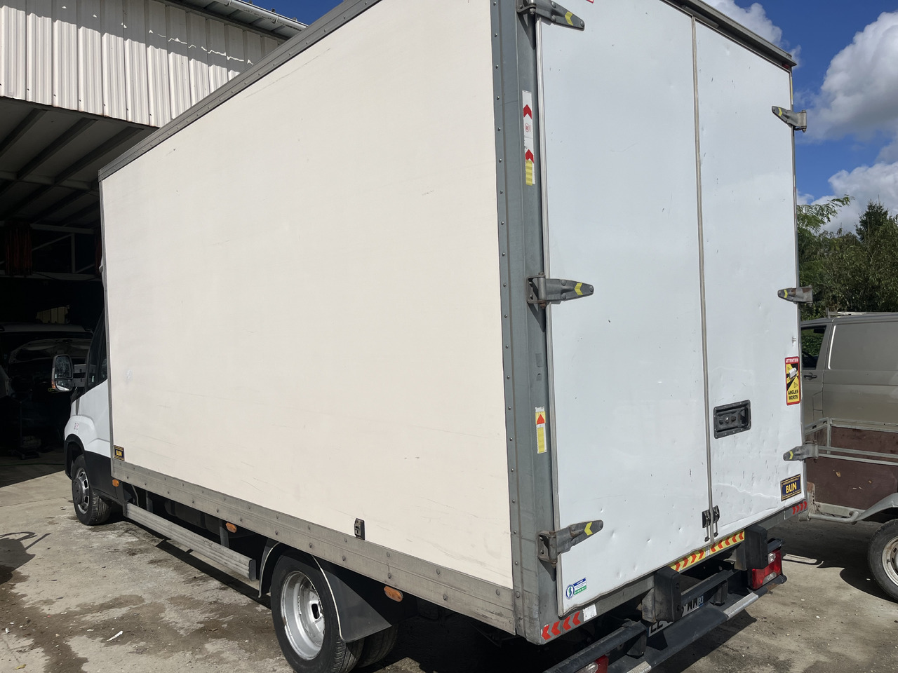 Iveco Daily 35-130 35c13 caisse - Фургон с закрытым кузовом: фото 4 Iveco Daily 35-130 35c13 caisse - Фургон с закрытым кузовом: фото 4