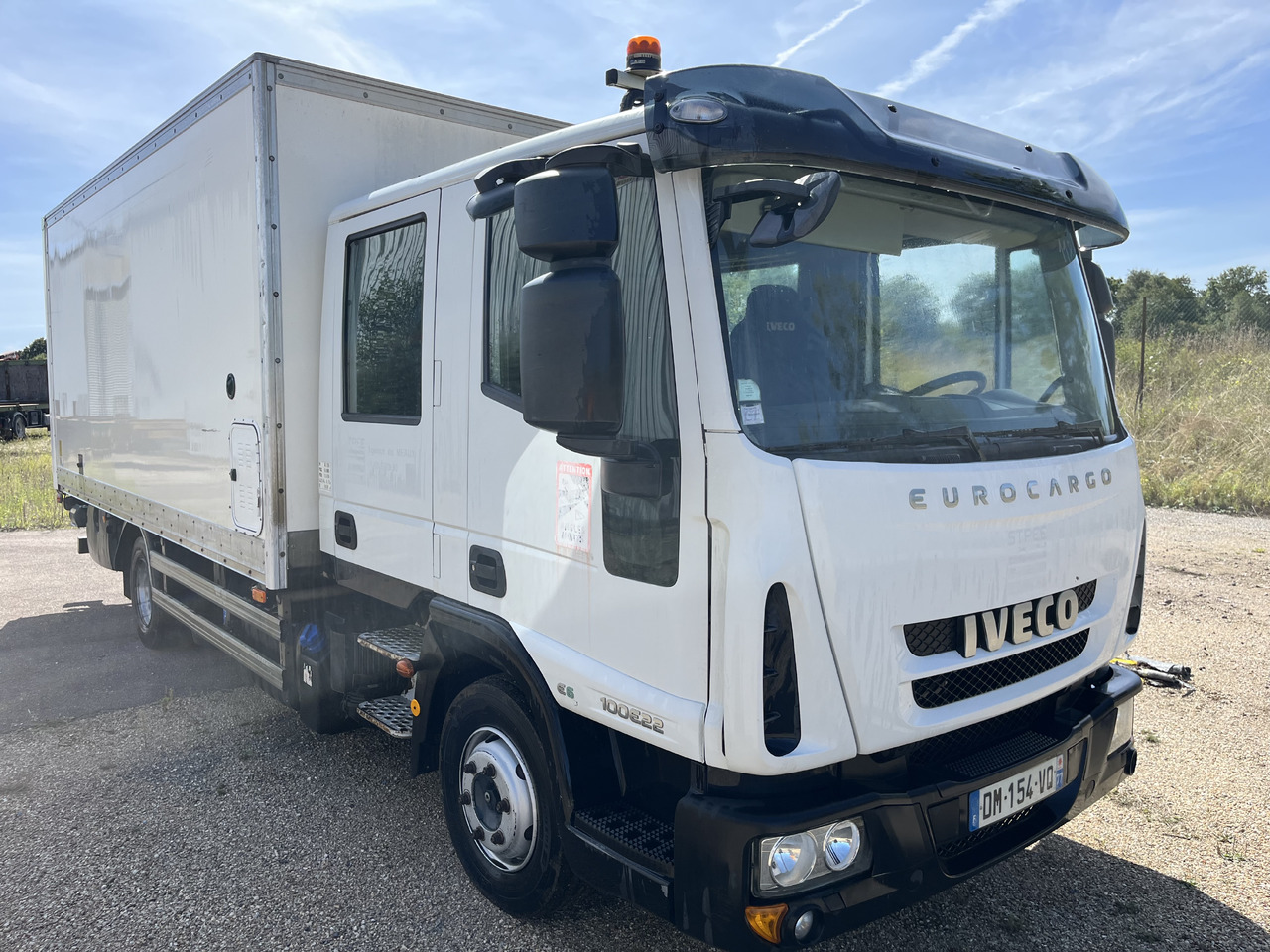 Iveco Eurocargo 100E22 caisse double cabine 7 places - Грузовик с закрытым кузовом: фото 3 Iveco Eurocargo 100E22 caisse double cabine 7 places - Грузовик с закрытым кузовом: фото 3