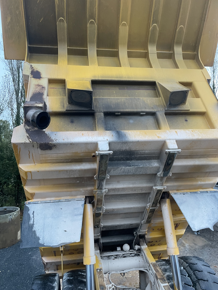 Карьерный самосвал KOMATSU Hd405-6: фото 16 Карьерный самосвал KOMATSU Hd405-6: фото 16