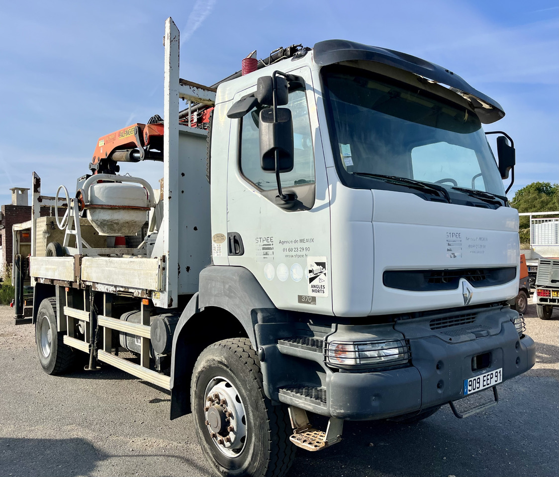 RENAULT Kerax 370dci 4x4 plateau grue Palfinger pk29002 - Грузовик бортовой/ Платформа, Автоманипулятор: фото 2 RENAULT Kerax 370dci 4x4 plateau grue Palfinger pk29002 - Грузовик бортовой/ Платформа, Автоманипулятор: фото 2