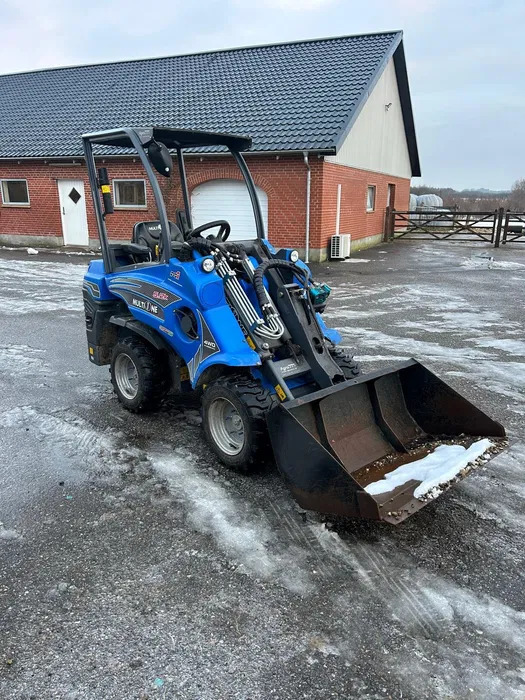 Multione 5.2K - Компактный фронтальный погрузчик: фото 4 Multione 5.2K - Компактный фронтальный погрузчик: фото 4