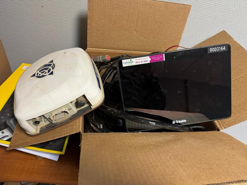 TRIMBLE GFX 750 RTK - Система навигации для Сельскохозяйственной техники: фото 1 TRIMBLE GFX 750 RTK - Система навигации для Сельскохозяйственной техники: фото 1