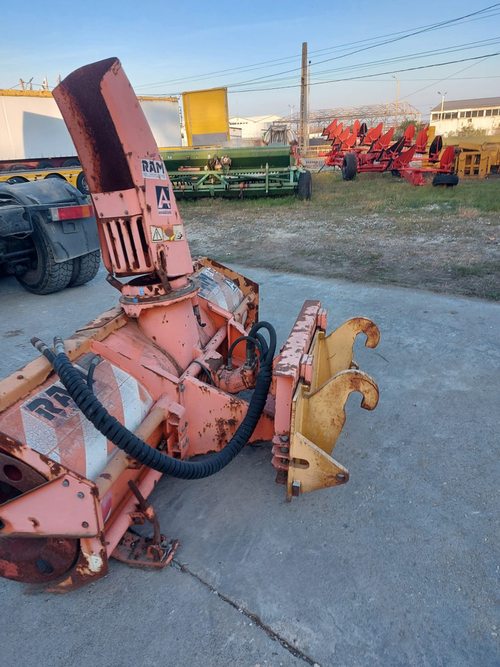 Freza zapada/Snow blower Assaloni pentru Buldoexcavator/Bobcat/Incatcator frontal - Роторный снегоочиститель для Строительной техники: фото 2 Freza zapada/Snow blower Assaloni pentru Buldoexcavator/Bobcat/Incatcator frontal - Роторный снегоочиститель для Строительной техники: фото 2