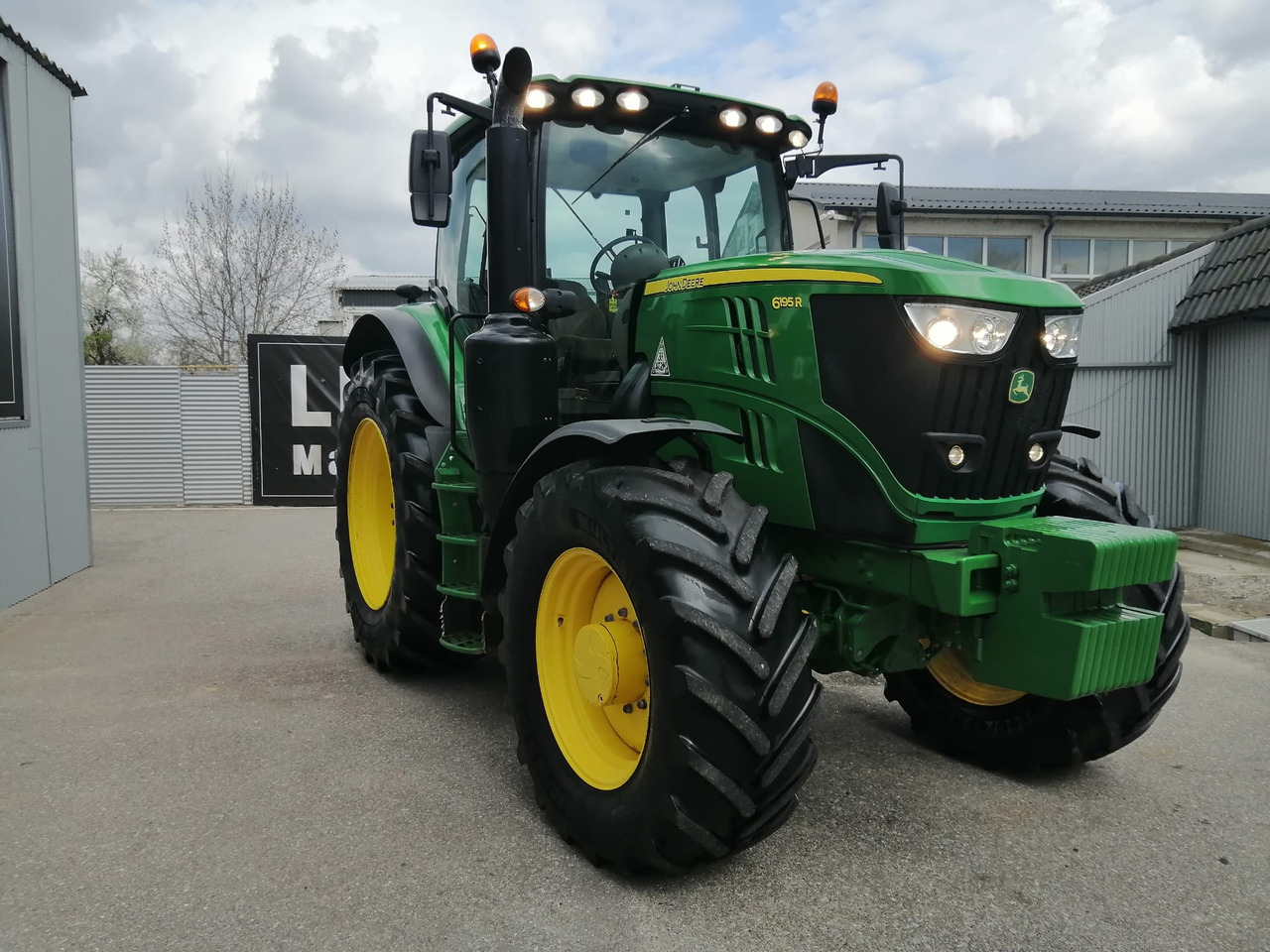 John Deere 6195R 4WD, Auto Trac + Activare !!! TOP !!! - Трактор: фото 3 John Deere 6195R 4WD, Auto Trac + Activare !!! TOP !!! - Трактор: фото 3