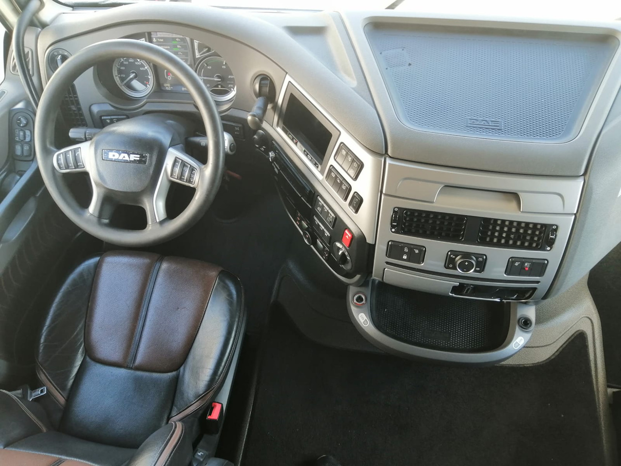 Тягач DAF XF 106.480 Super Space Cab: фото 12