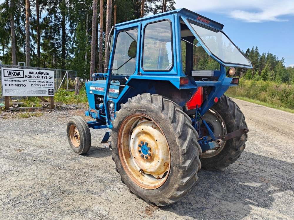 FORD 5000 traktori alkuperäiskuntoinen, Hara hytillä ja paljon hydrauliikkaa, katso video! - Трактор: фото 2 FORD 5000 traktori alkuperäiskuntoinen, Hara hytillä ja paljon hydrauliikkaa, katso video! - Трактор: фото 2