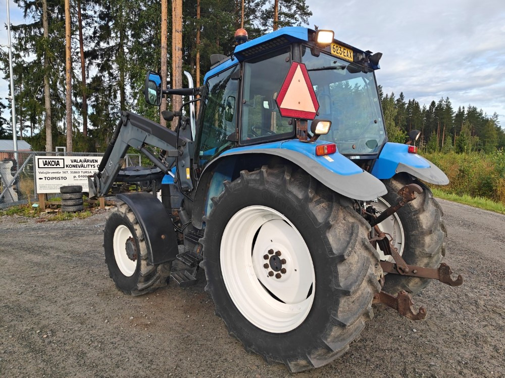 New Holland TS100, ES vaihteisto, ilmastointi, etukuormaaja Ålö Q55, katso video! - Трактор: фото 3 New Holland TS100, ES vaihteisto, ilmastointi, etukuormaaja Ålö Q55, katso video! - Трактор: фото 3