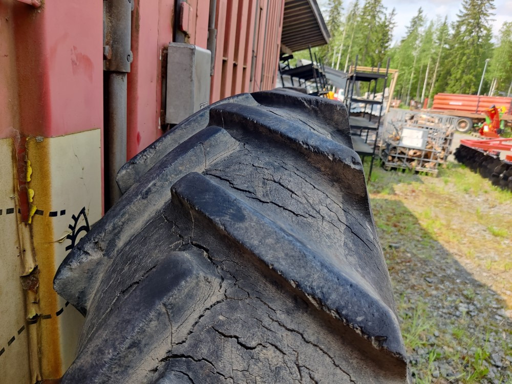 Traktorin renkaat 13.6x36 vannekehillä - Шина для Тракторов: фото 3 Traktorin renkaat 13.6x36 vannekehillä - Шина для Тракторов: фото 3