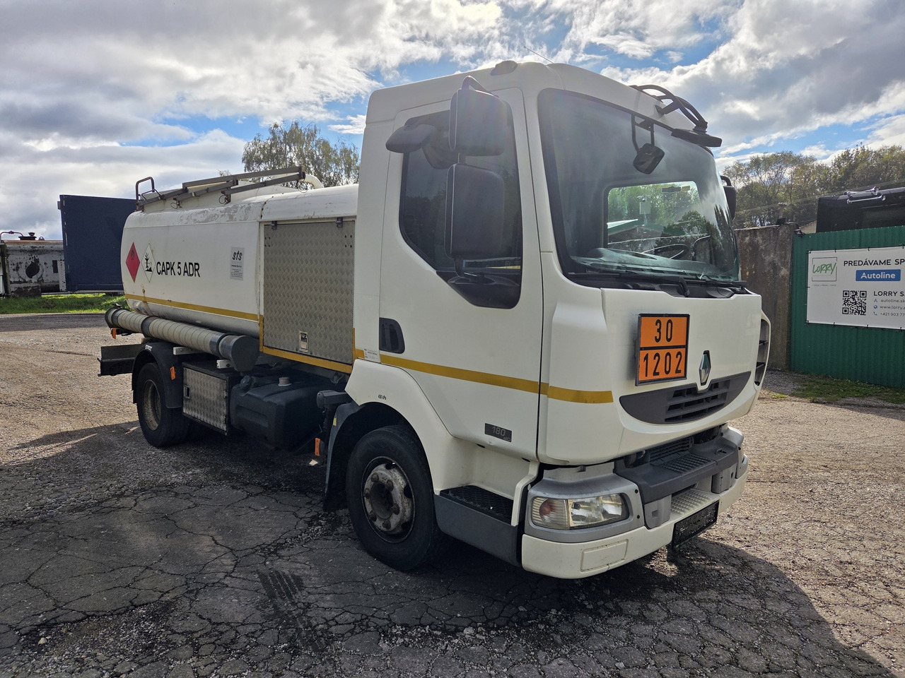 RENAULT MIDLUM 180.10 diesel tanker + dispensing + print - Грузовик-цистерна: фото 3 RENAULT MIDLUM 180.10 diesel tanker + dispensing + print - Грузовик-цистерна: фото 3