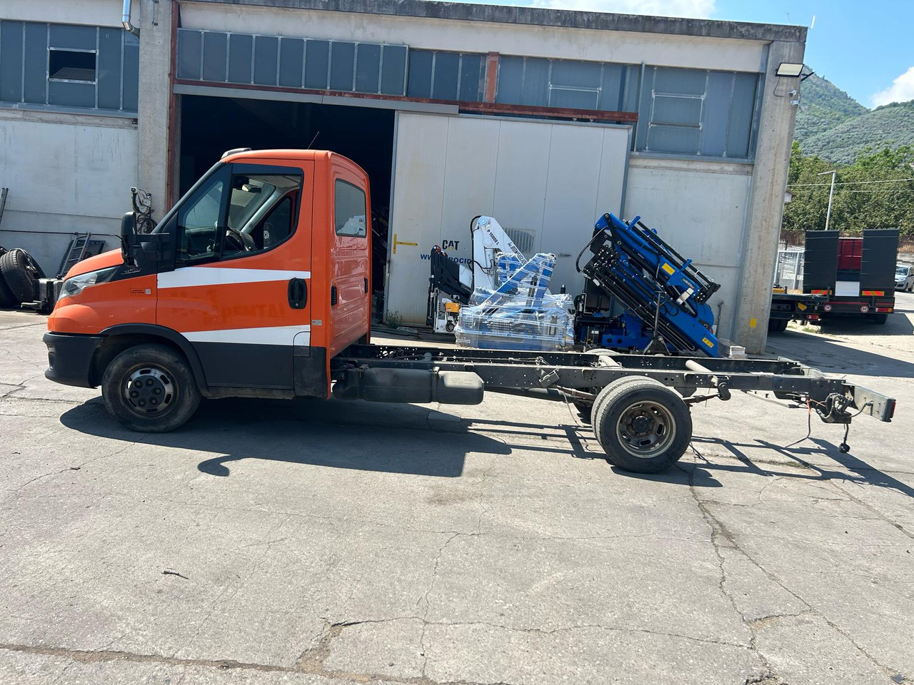 IVECO DAILY 35-140 - Малотоннажный бортовой грузовик: фото 3 IVECO DAILY 35-140 - Малотоннажный бортовой грузовик: фото 3
