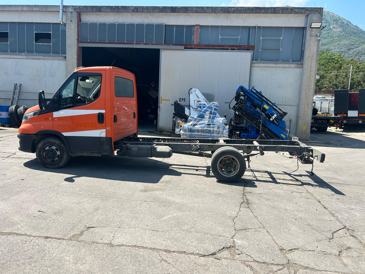 IVECO DAILY 35-140 - Малотоннажный бортовой грузовик: фото 2 IVECO DAILY 35-140 - Малотоннажный бортовой грузовик: фото 2