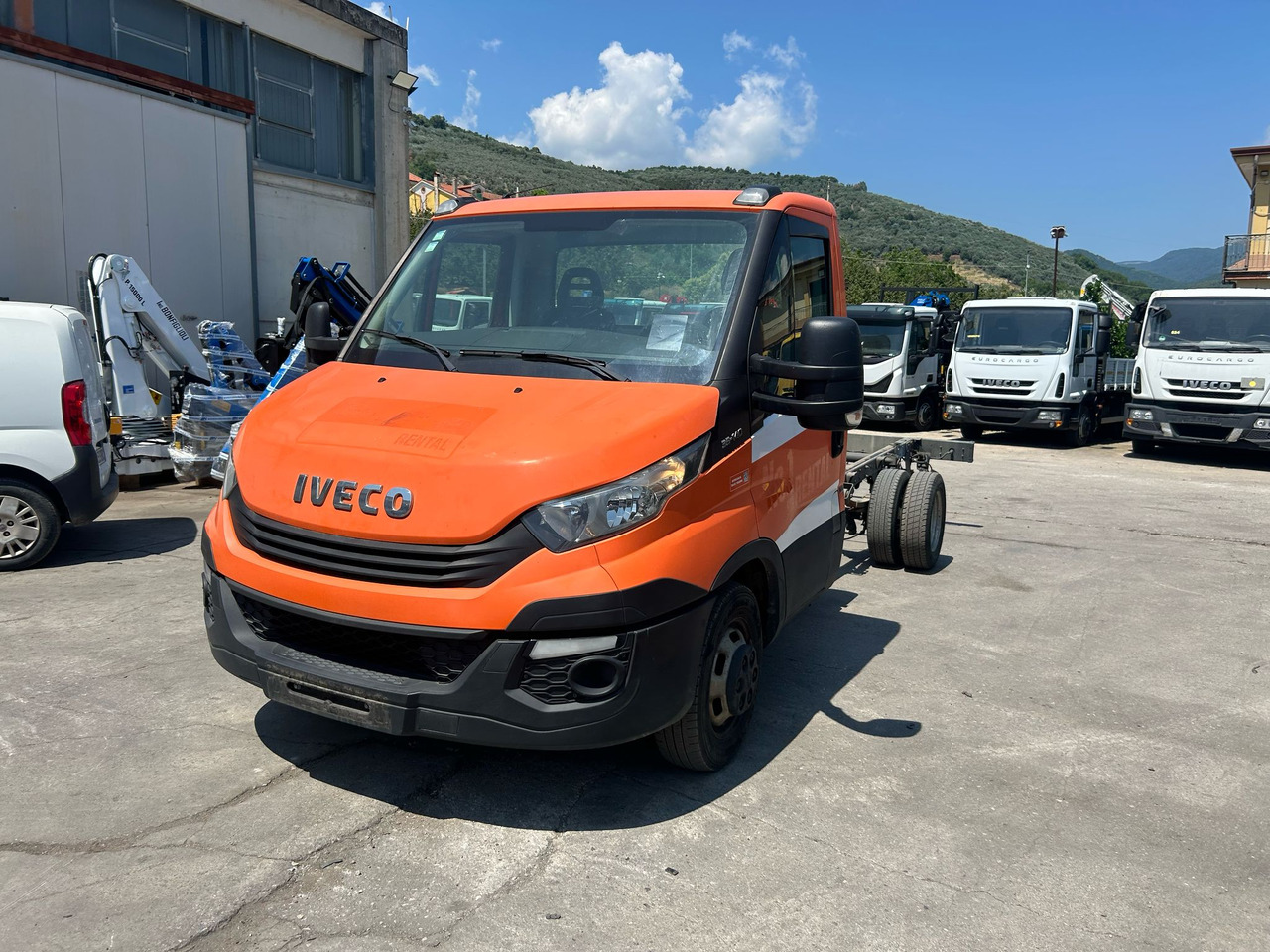 IVECO DAILY 35-140 - Малотоннажный бортовой грузовик: фото 3 IVECO DAILY 35-140 - Малотоннажный бортовой грузовик: фото 3