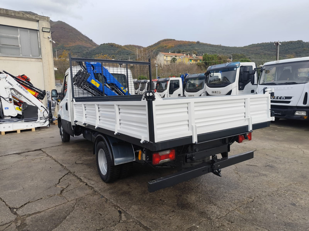 IVECO DAILY 35-150 - Самосвал, Автоманипулятор: фото 3 IVECO DAILY 35-150 - Самосвал, Автоманипулятор: фото 3