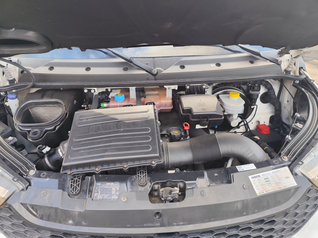 IVECO DAILY 35C15 - Цельнометаллический фургон: фото 2 IVECO DAILY 35C15 - Цельнометаллический фургон: фото 2