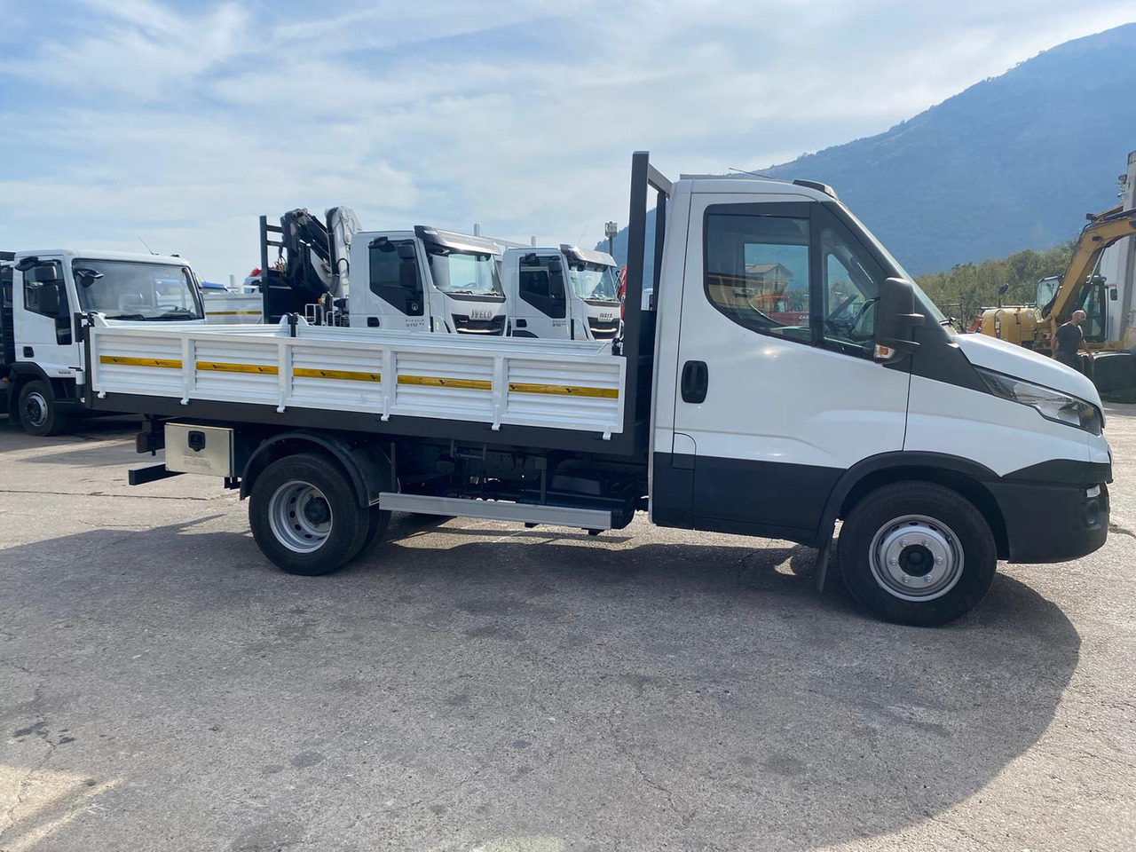 Малотоннажный самосвал IVECO DAILY 35C17: фото 28