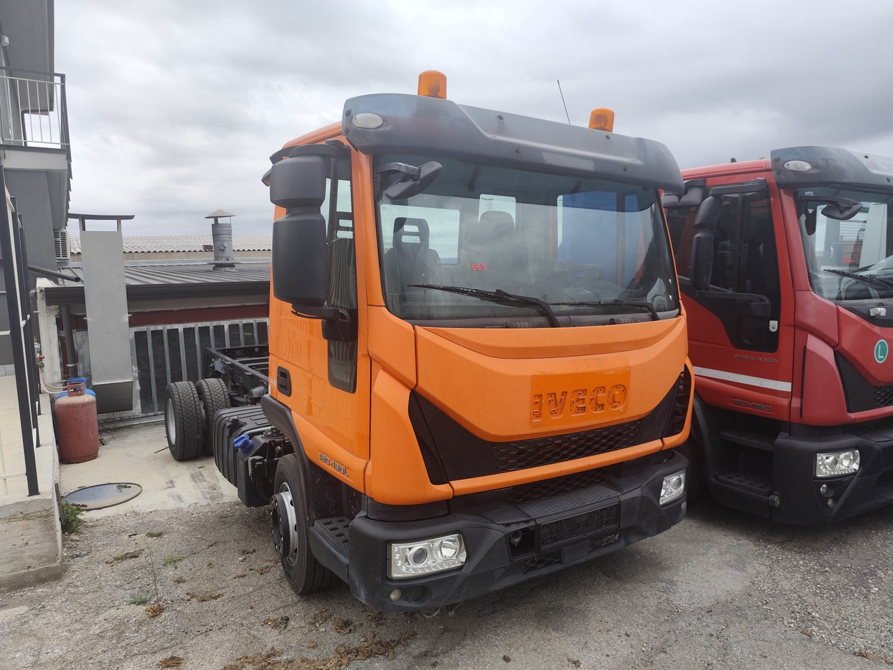 IVECO EUROCARGO 120-190L - Грузовик-шасси: фото 1 IVECO EUROCARGO 120-190L - Грузовик-шасси: фото 1