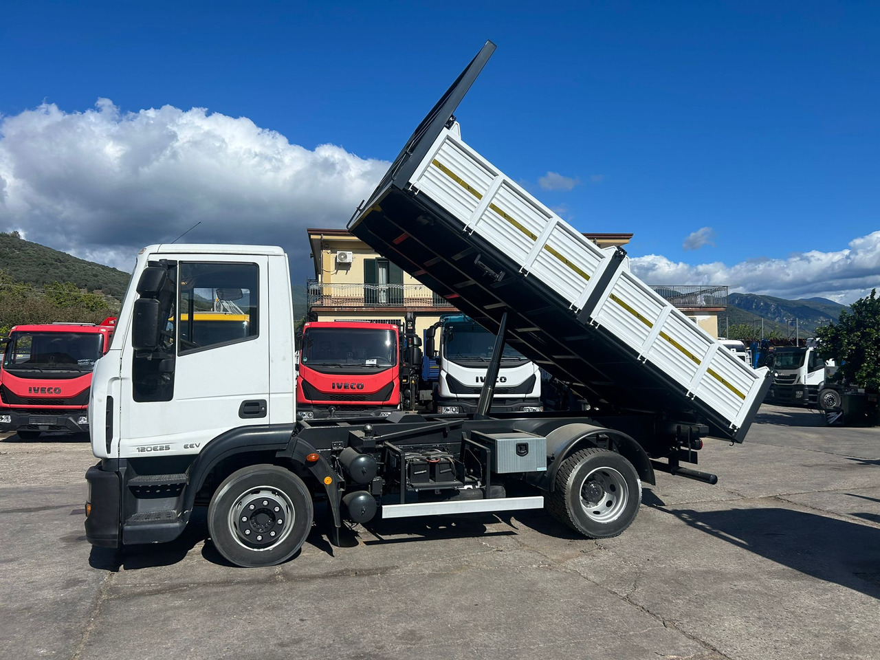 IVECO EUROCARGO 120E25 - Самосвал: фото 2 IVECO EUROCARGO 120E25 - Самосвал: фото 2