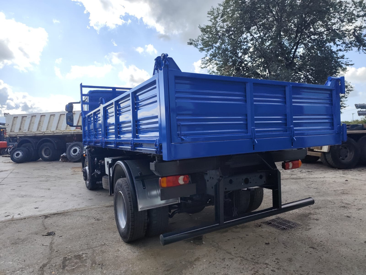 IVECO EUROCARGO 150E25 - Самосвал: фото 4 IVECO EUROCARGO 150E25 - Самосвал: фото 4