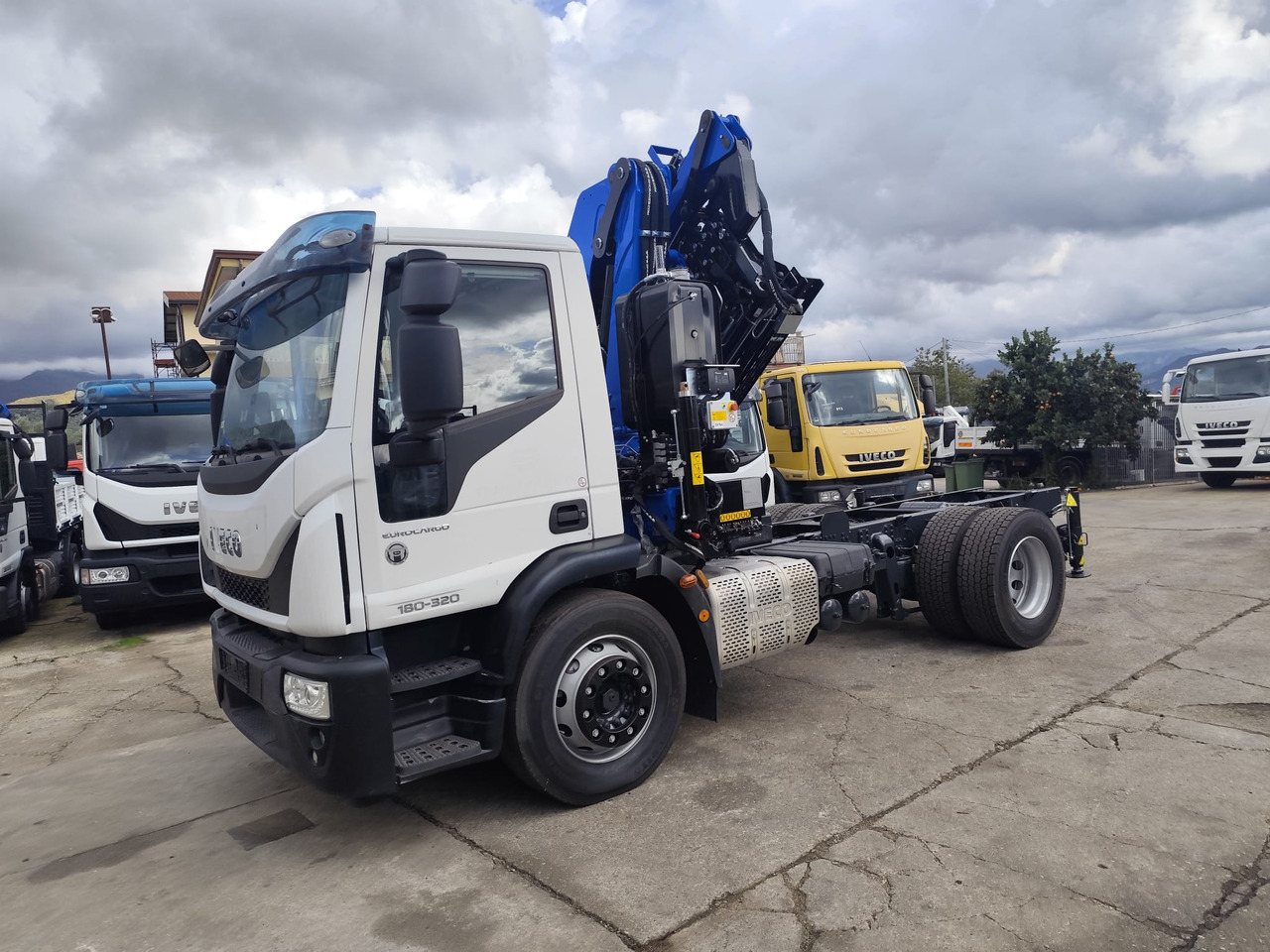 IVECO EUROCARGO 180-320 - Самосвал, Автоманипулятор: фото 4 IVECO EUROCARGO 180-320 - Самосвал, Автоманипулятор: фото 4