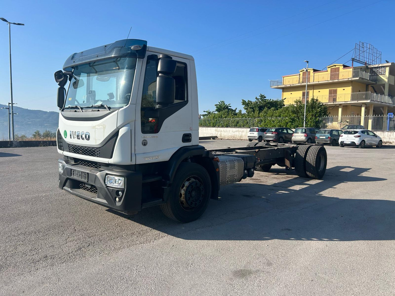 IVECO EUROCARGO 180-320 - Грузовик-шасси: фото 4 IVECO EUROCARGO 180-320 - Грузовик-шасси: фото 4