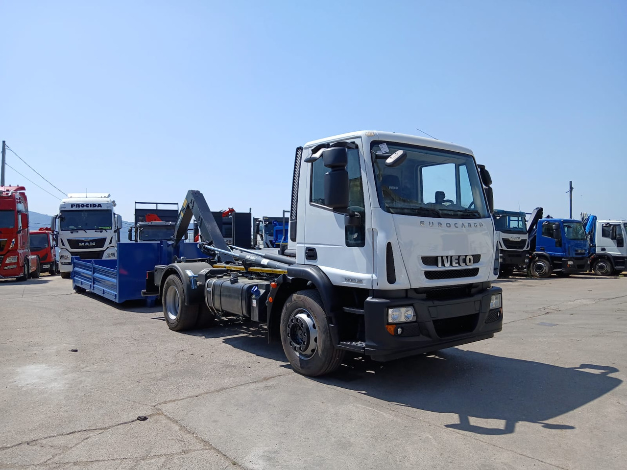 IVECO EUROCARGO 190EL25 - Крюковой мультилифт: фото 1 IVECO EUROCARGO 190EL25 - Крюковой мультилифт: фото 1