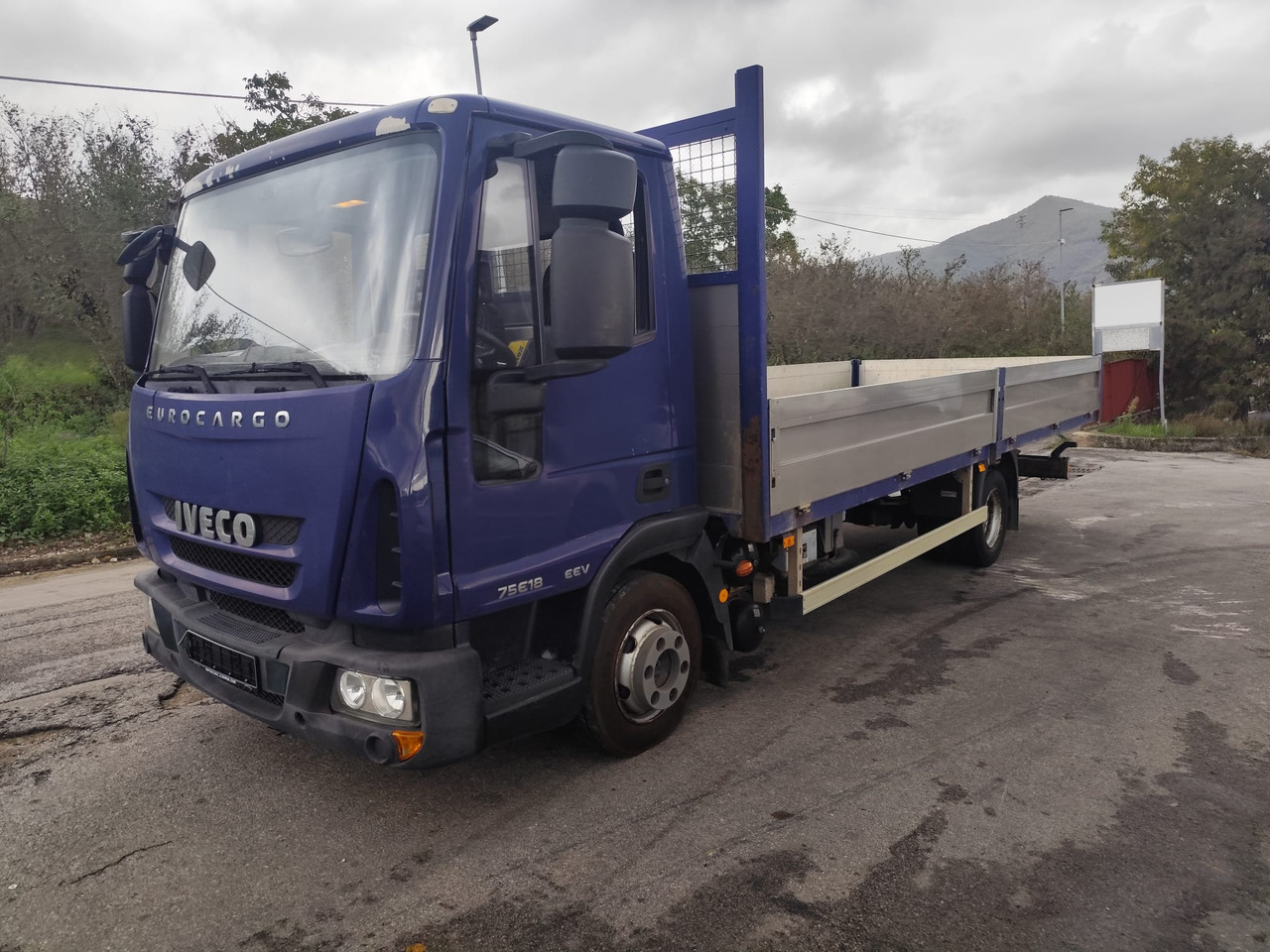 IVECO EUROCARGO 75E18 - Грузовик бортовой/ Платформа: фото 1 IVECO EUROCARGO 75E18 - Грузовик бортовой/ Платформа: фото 1