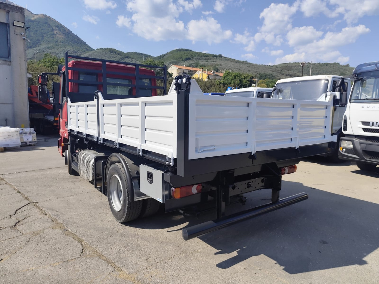 IVECO EUROCARGO 80-190 - Грузовик-шасси: фото 5 IVECO EUROCARGO 80-190 - Грузовик-шасси: фото 5