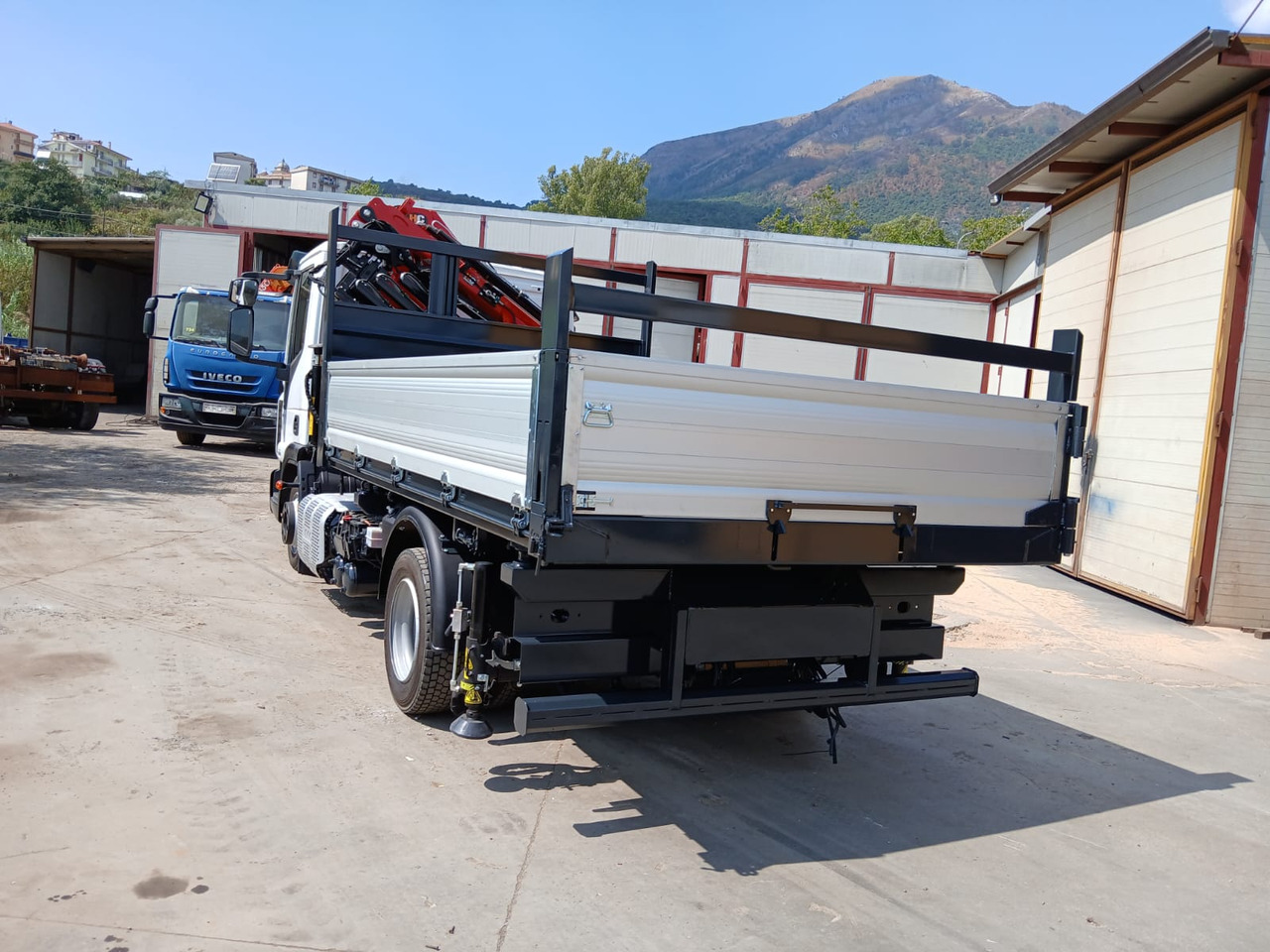 Автоманипулятор, Самосвал IVECO EUROCARGO 80-210: фото 22 Автоманипулятор, Самосвал IVECO EUROCARGO 80-210: фото 22