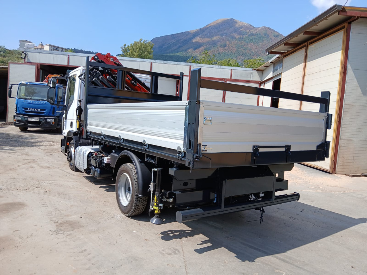 Автоманипулятор, Самосвал IVECO EUROCARGO 80-210: фото 23 Автоманипулятор, Самосвал IVECO EUROCARGO 80-210: фото 23