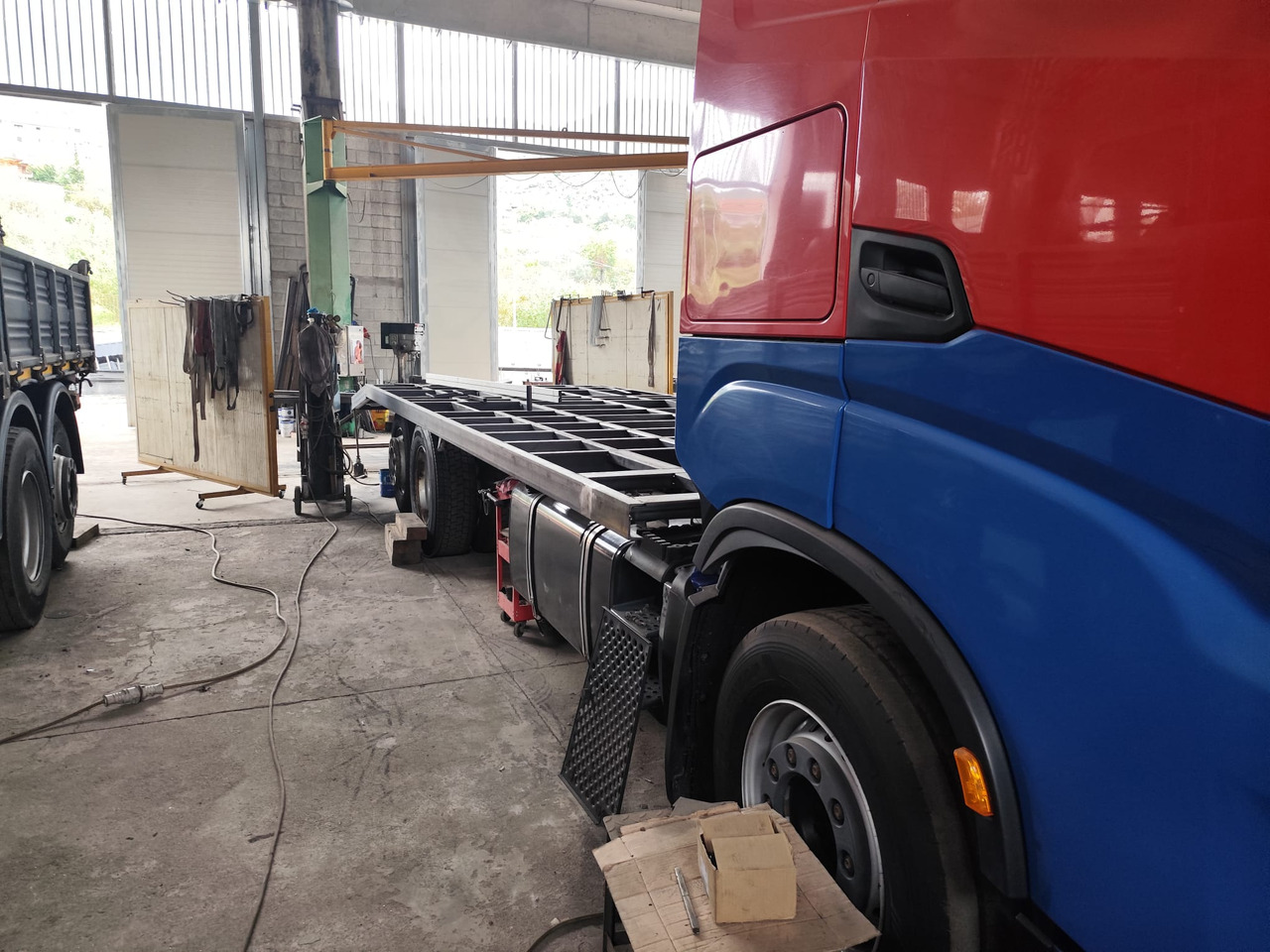 IVECO S-WAY AS260S48 Y - Грузовик бортовой/ Платформа: фото 4 IVECO S-WAY AS260S48 Y - Грузовик бортовой/ Платформа: фото 4