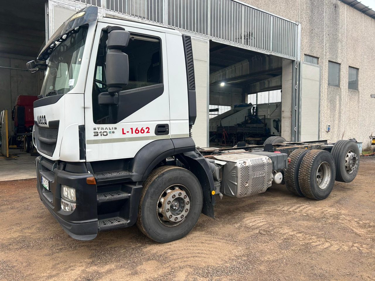 IVECO STRALIS AD 260S31 - Грузовик-шасси: фото 1 IVECO STRALIS AD 260S31 - Грузовик-шасси: фото 1