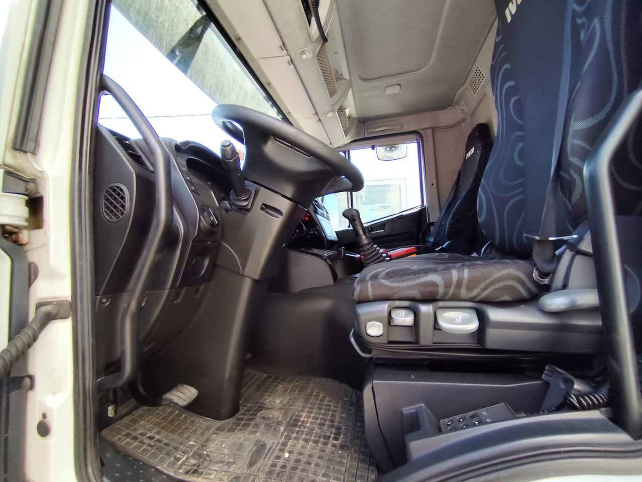 Грузовик-шасси IVECO STRALIS AD 260S31: фото 9
