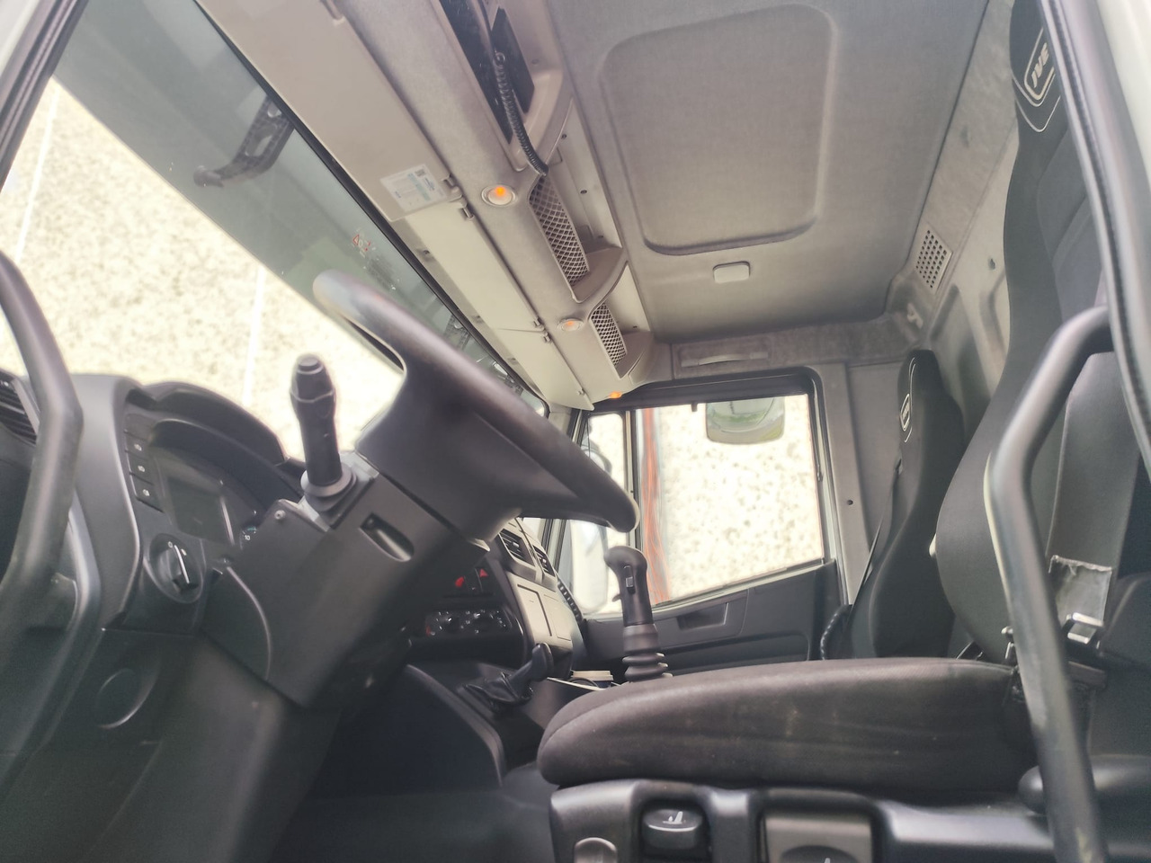 IVECO STRALIS AD 260S31 XP - Грузовик-шасси: фото 5 IVECO STRALIS AD 260S31 XP - Грузовик-шасси: фото 5