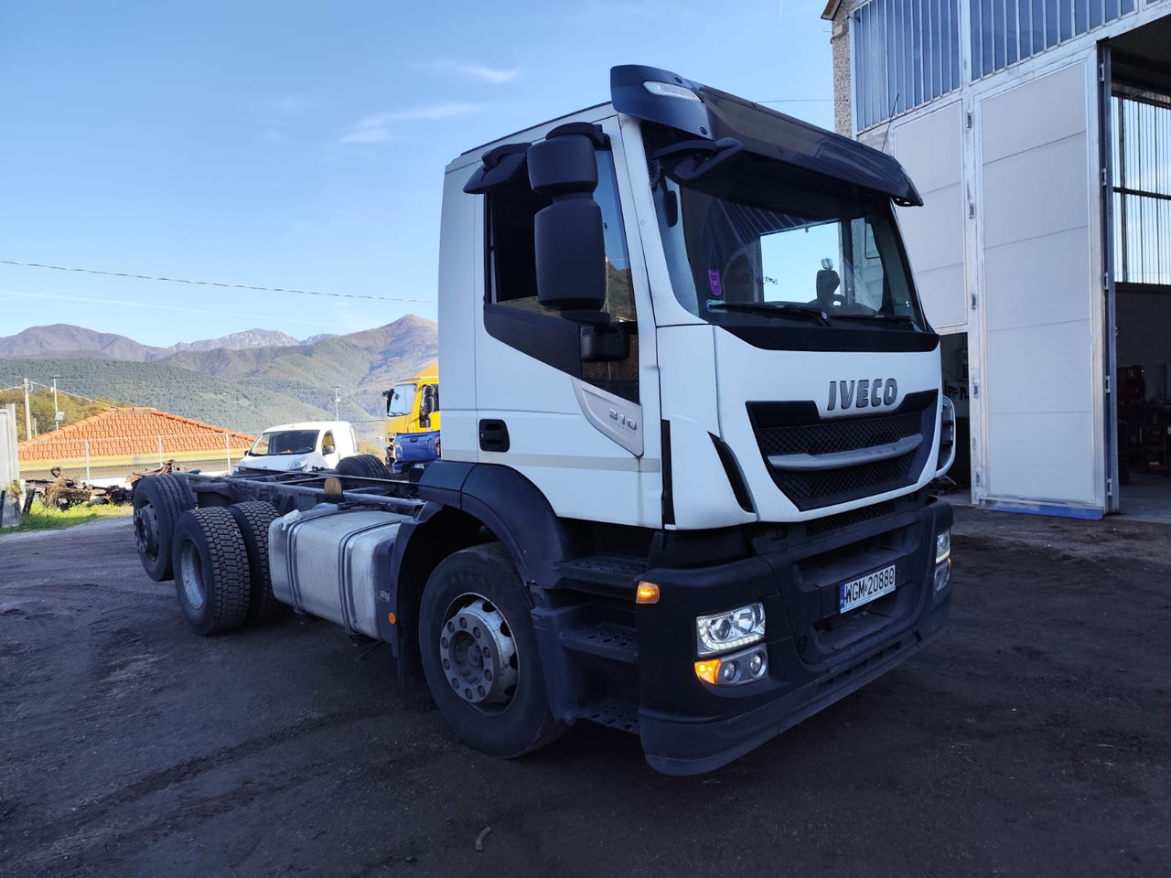 IVECO STRALIS AD 260S31 XP - Грузовик-шасси: фото 1 IVECO STRALIS AD 260S31 XP - Грузовик-шасси: фото 1