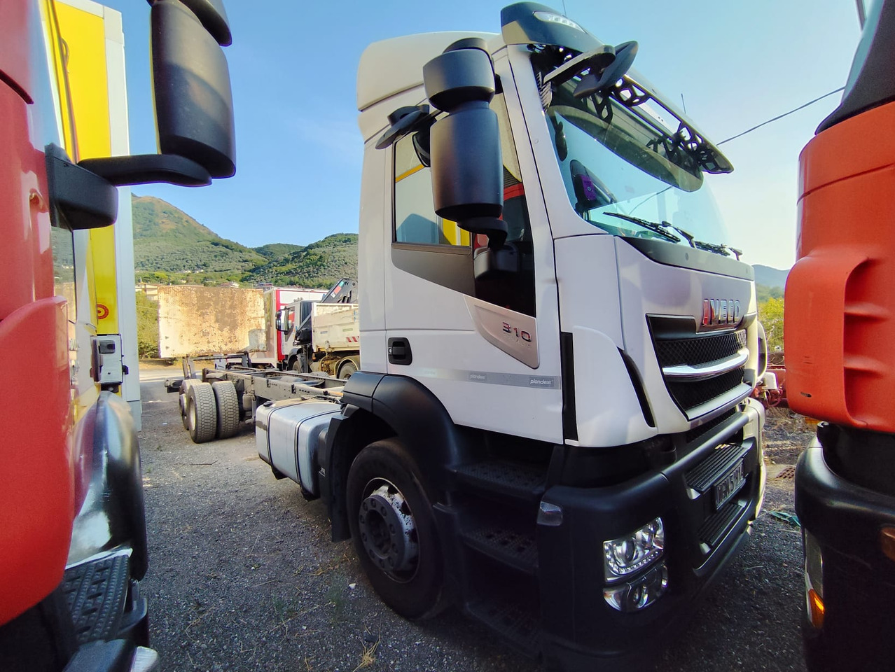 IVECO STRALIS AD 260S31 XP - Грузовик с закрытым кузовом: фото 1 IVECO STRALIS AD 260S31 XP - Грузовик с закрытым кузовом: фото 1
