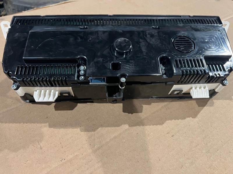 Continental FH4 - Приборная панель: фото 3 Continental FH4 - Приборная панель: фото 3