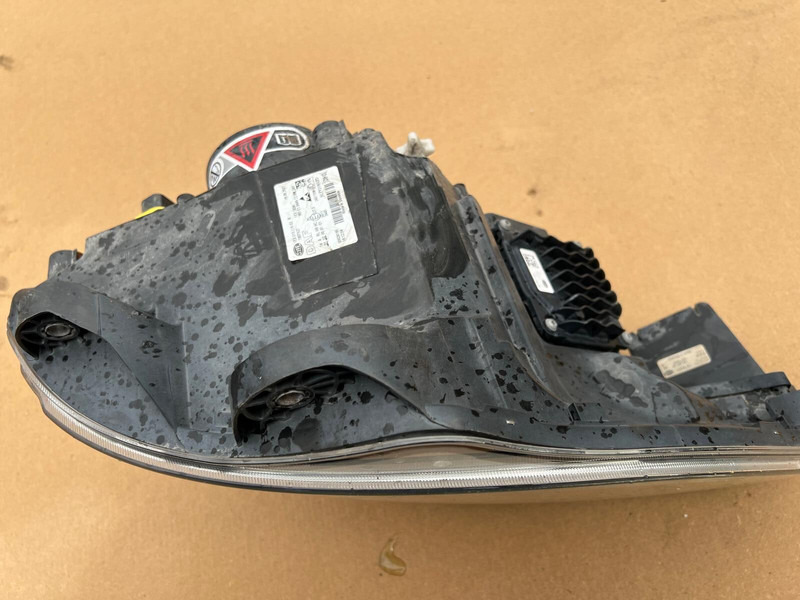 DAF XF106 - Передняя фара: фото 2 DAF XF106 - Передняя фара: фото 2